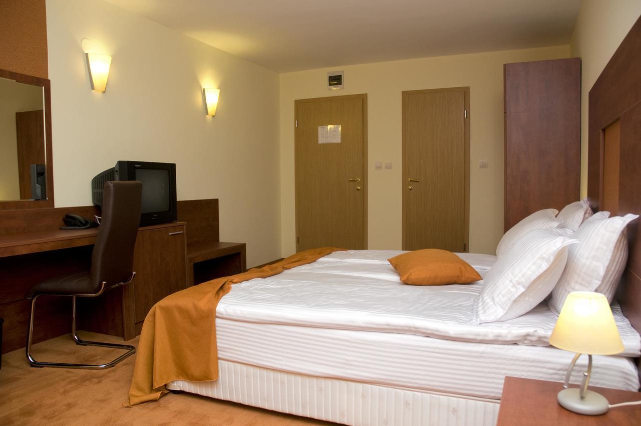 Hotel 4 Zona Sofia Eksteriør bilde